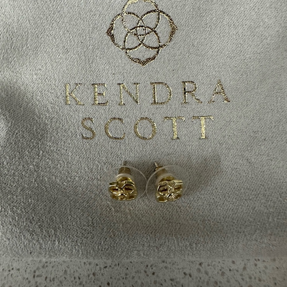 Kendra Scott gold tone studs never worn
